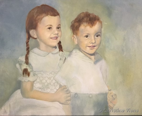 Peinture représentant deux enfants, un frère en habit de matelot et la sœur en robe à nid d'abeille.
